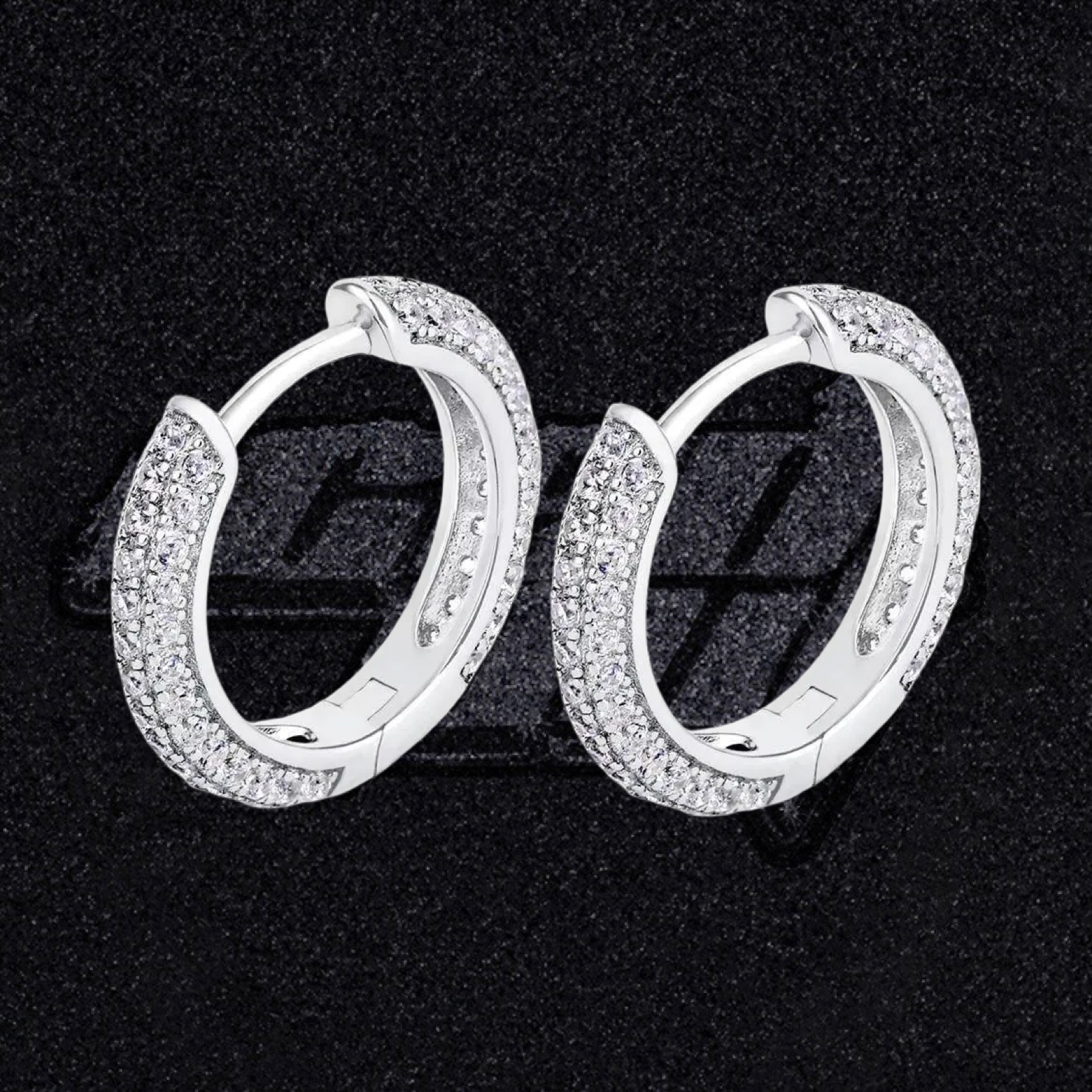 Icedout Cluster Hoop 11mm eyrnalokkar